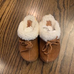 Hanna Andersson Little Girls Suede Clogs